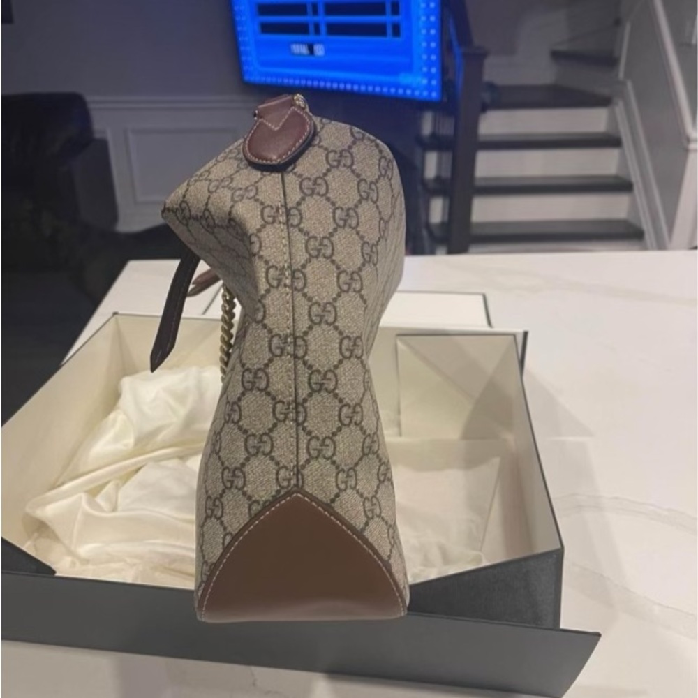 Gucci Cream and Brown Shoulder Bag with Gold Chain - Picture 2 of 6